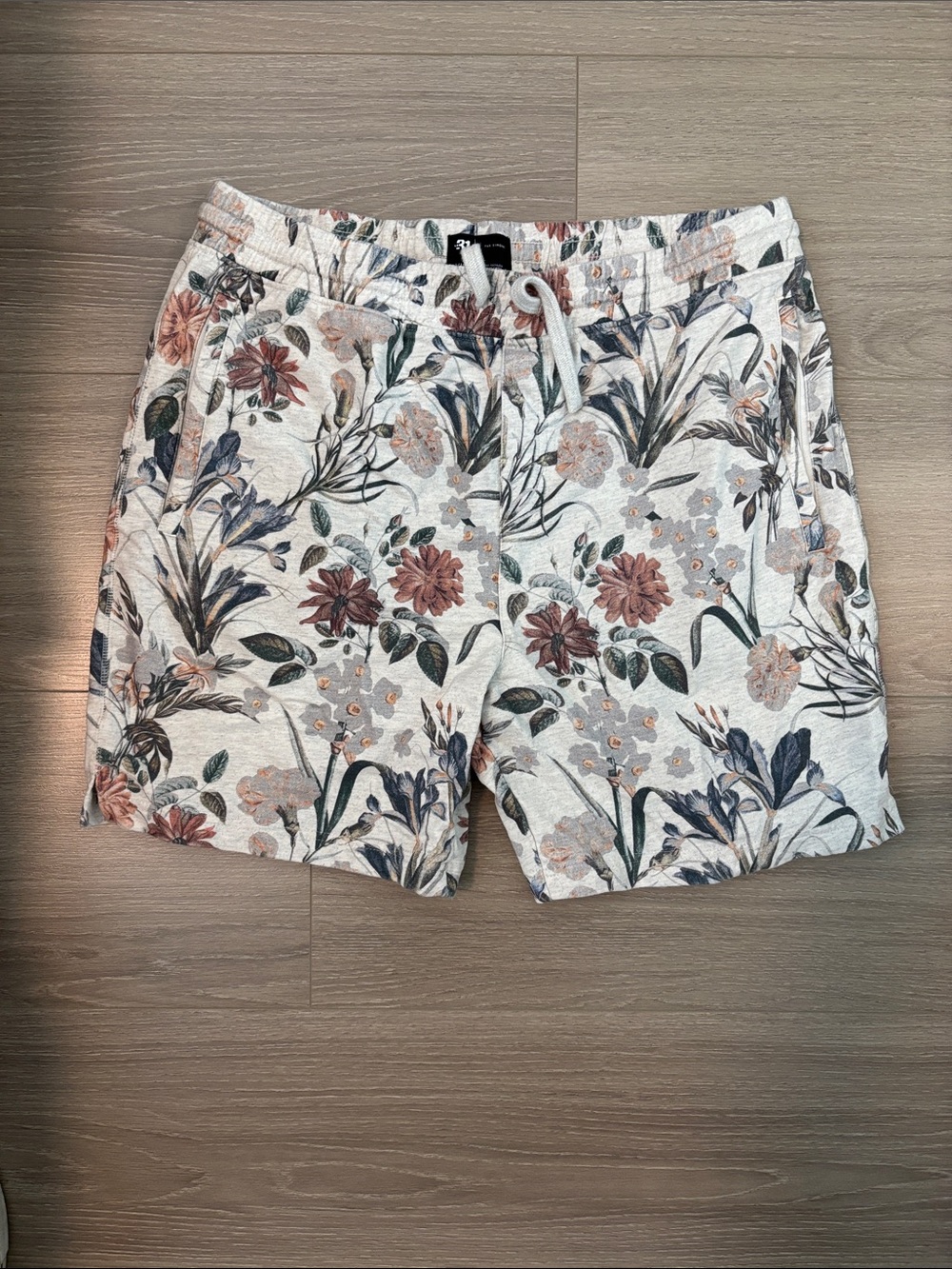 Simons Le31 Neutral Floral Drawstring Shorts .Size L.